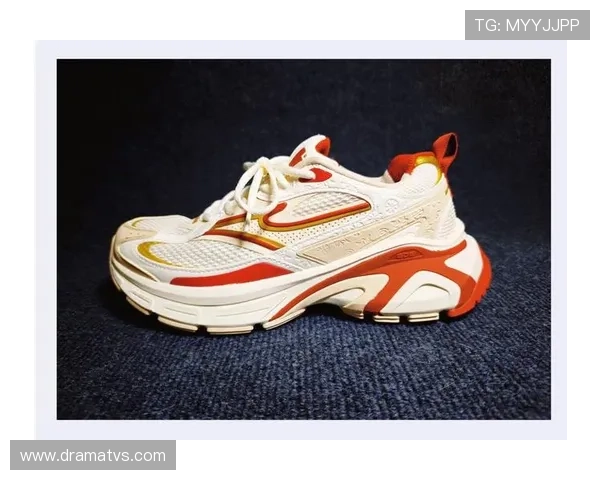 奥斯卡·皮斯托瑞斯的豪宅里竟然摆满了跑鞋，感觉像个隐秘收藏狂啊！