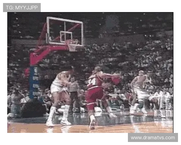 巴克利内线强攻改变防守布局，对比现役内线打法差异显著